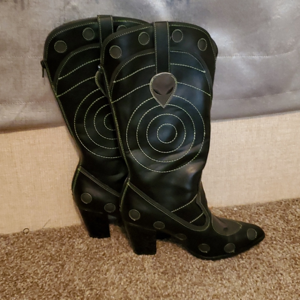 YRU Shoes Space Cowgirl Boots